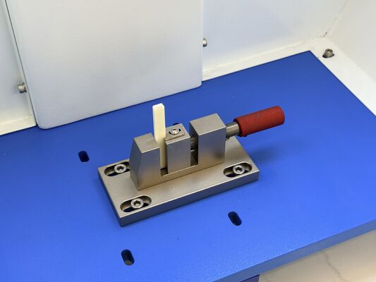 Δοκιμαστής πρόσκρουσης Izod